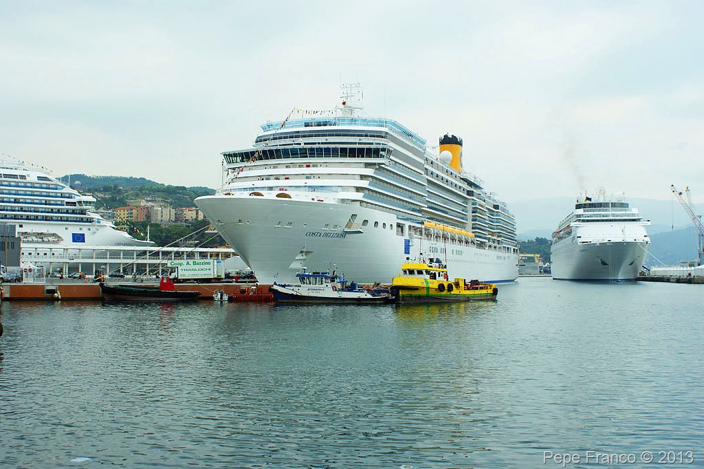 Costa-Deliziosa-Costa-Magica-Costa-Romantica-Savona-29-aprile-2011.jpg