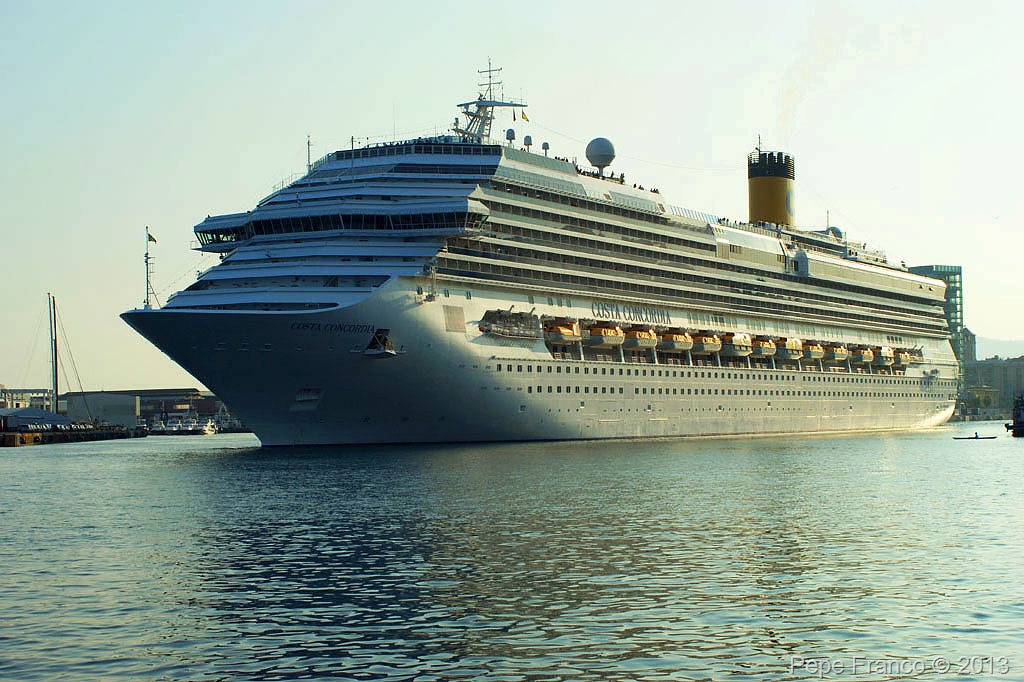 Costa-Concordia-Savona-17-ottobre-2011-2.jpg