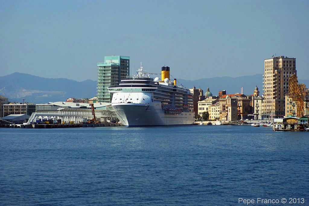 Costa-Mediterranea-Savona-20-aprile-2011-9.jpg