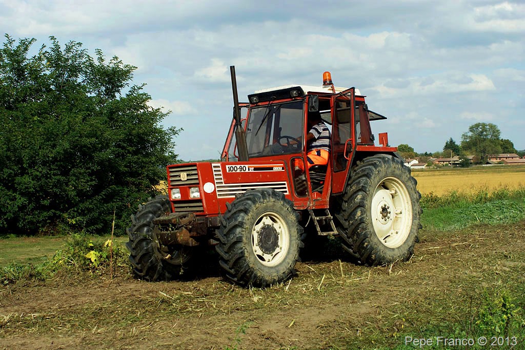 Trattore-FIAT-100-90-Santa-Cristina-PV-3-ottobre-2012.jpg
