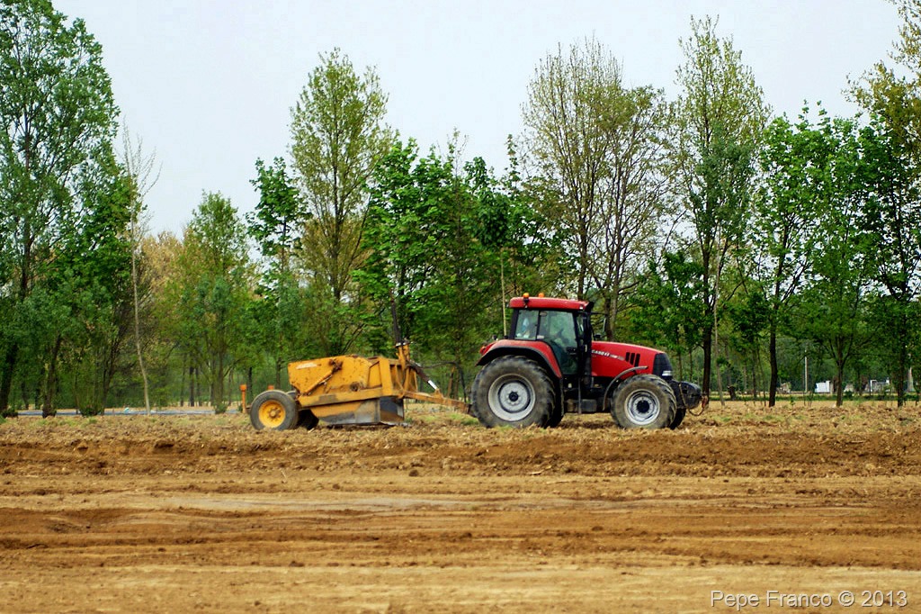 Trattore-e-livella-1-Castelfranco-Veneto-12-aprile-2011-2.jpg