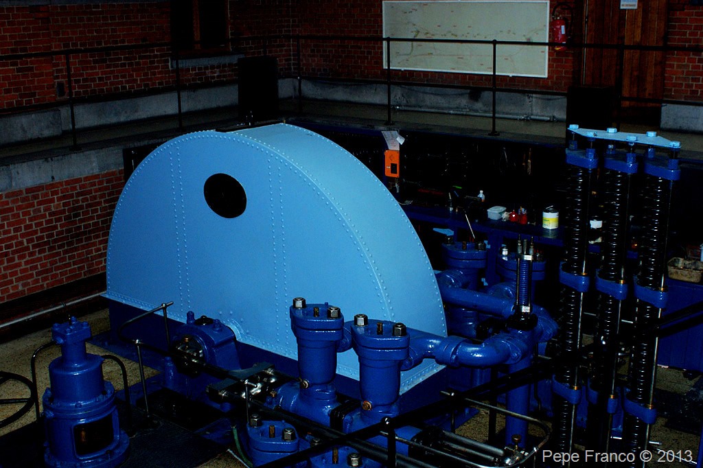 16-La-Louviere-26-luglio-2010-turbina-azionamento-pompe-ascensori.jpg