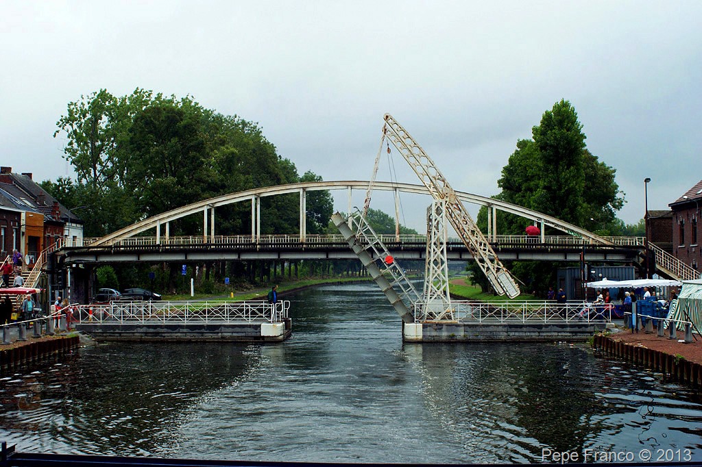 28-La-Louviere-26-luglio-2010-ponte-levatoio-e-sovrappasso-pedonale.jpg
