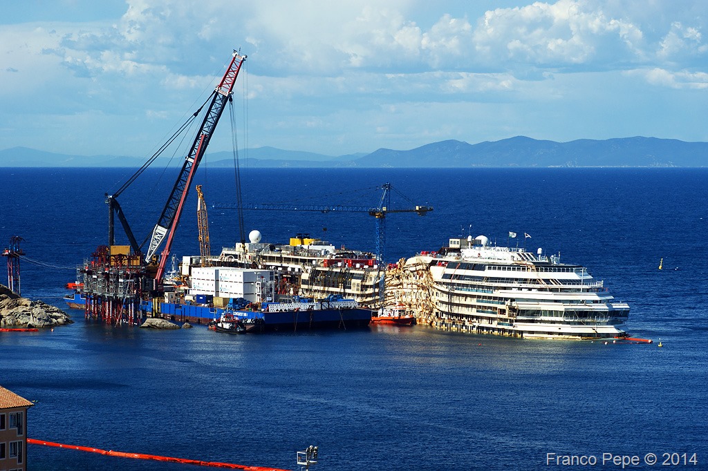 Costa-Concordia-Isola-del-Giglio-14-maggio-2014.jpg